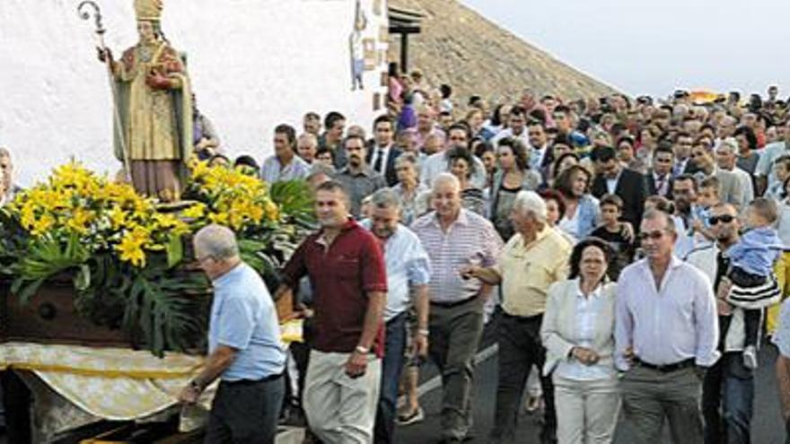 Momento, ayer, de la procesión en Femés (Yaiza) en honor a San Marcial.