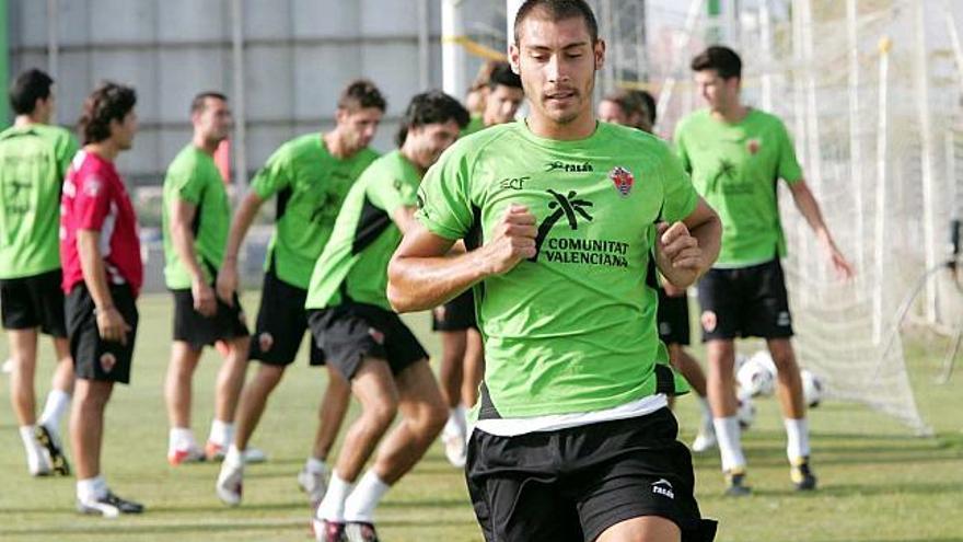 El central Samuel realizando un entrenamiento durante esta pretemporada.