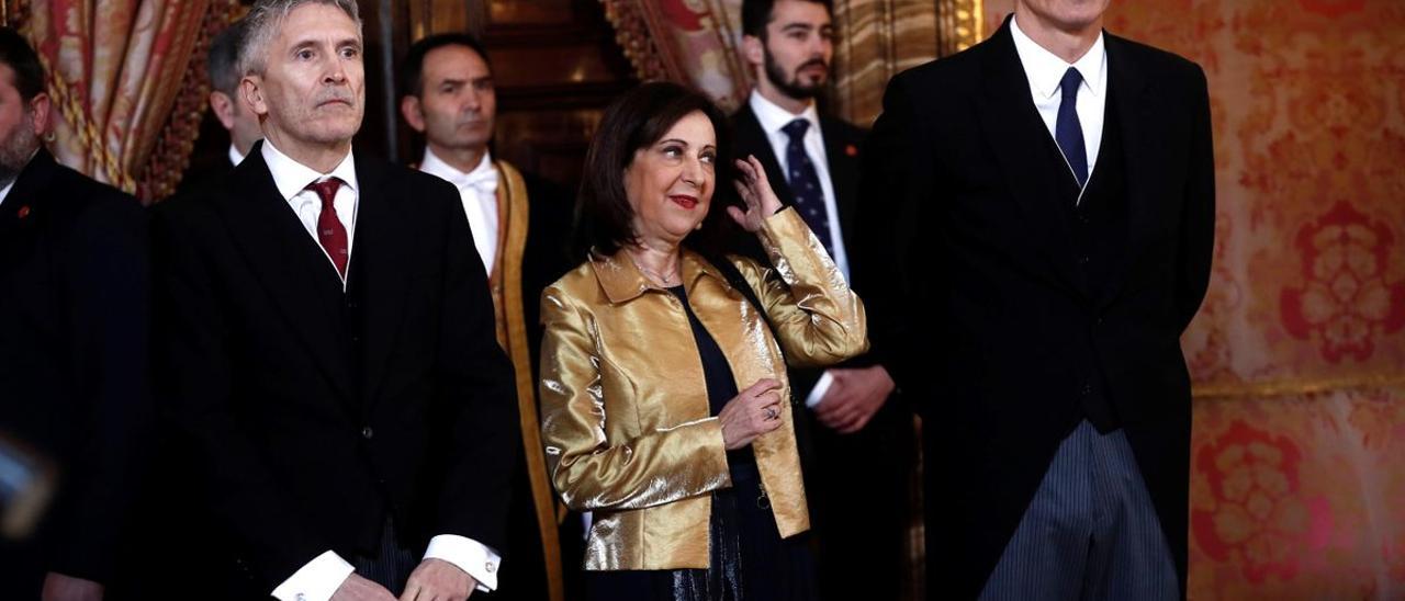 El presidente del Gobierno, Pedro Sánchez, junto a la ministra de Defensa, Margarita Robles, y el responsable de Interior, Fernando Grande-Marlaska.