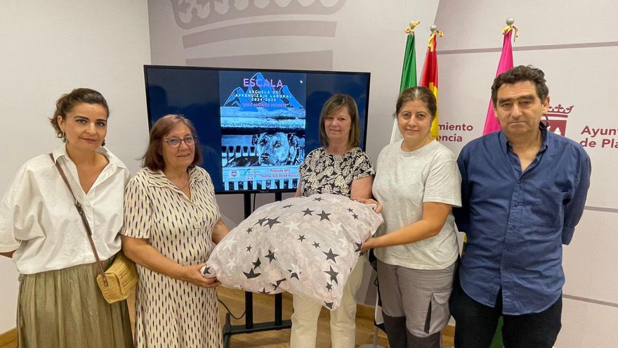 La escuela profesional de Plasencia tiende la mano al refugio de animales