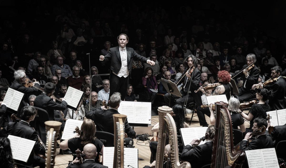 'Áurea, rapsodia concertante para clarinete y orquesta', dirigida por Christian Vásquez.