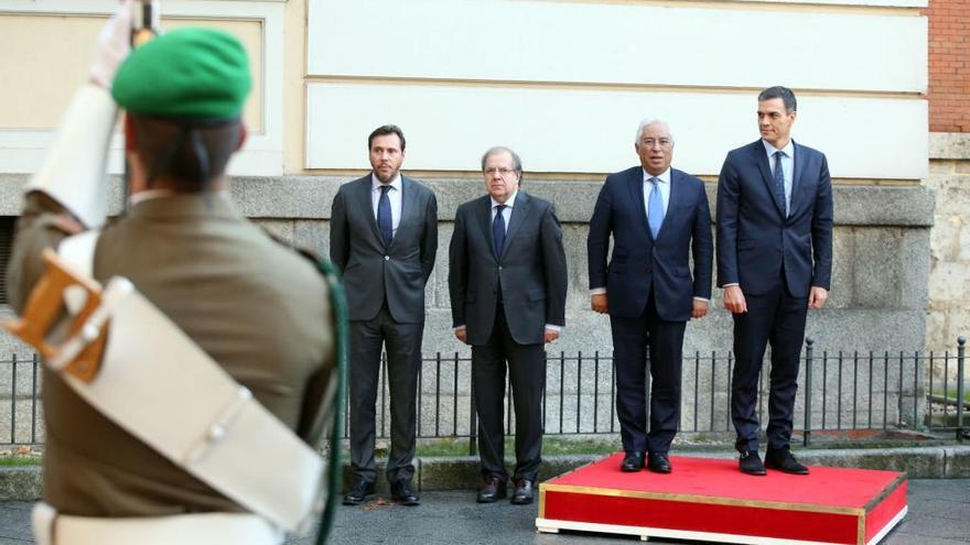 El presidente del Gobierno, Pedro Sánchez, junto al el primer ministro de la República de Portugal, Antonio Costa