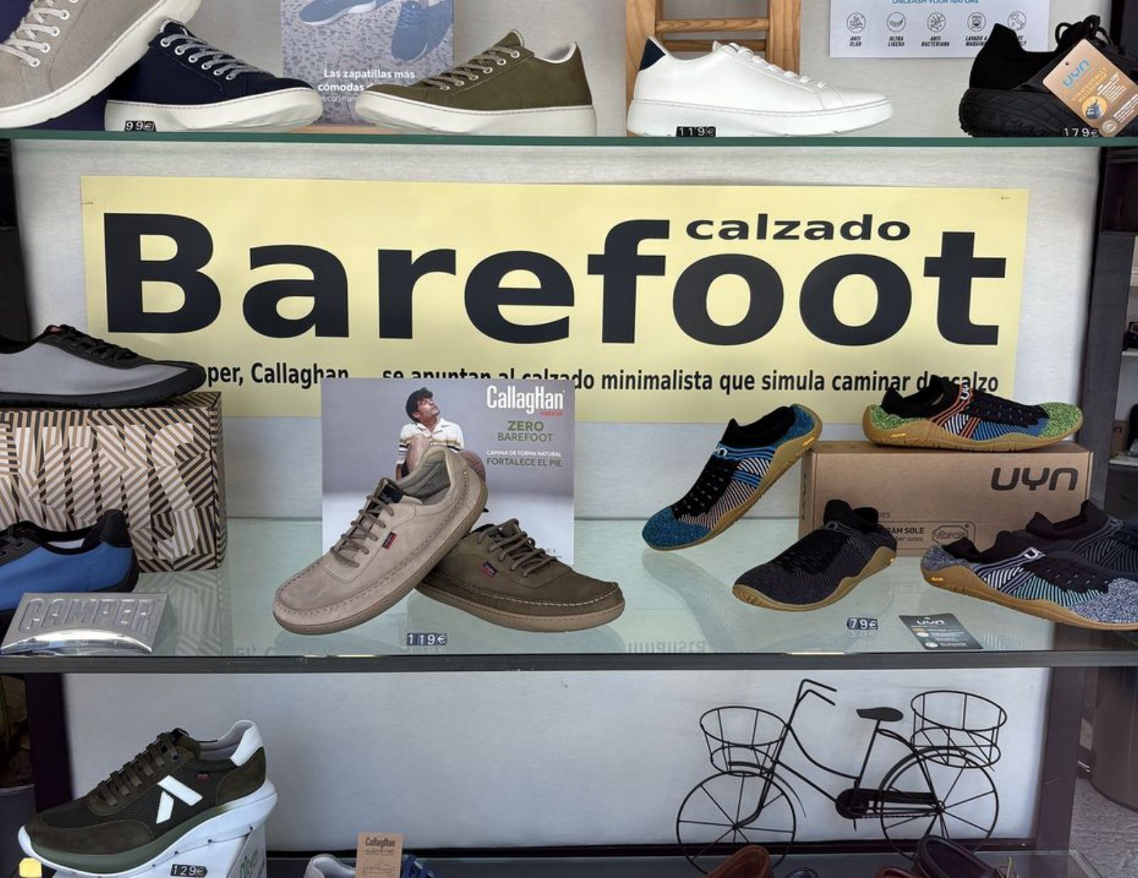 Calzado Barefoot en el escaparate de Calzados Casino. | Cedida a Lne