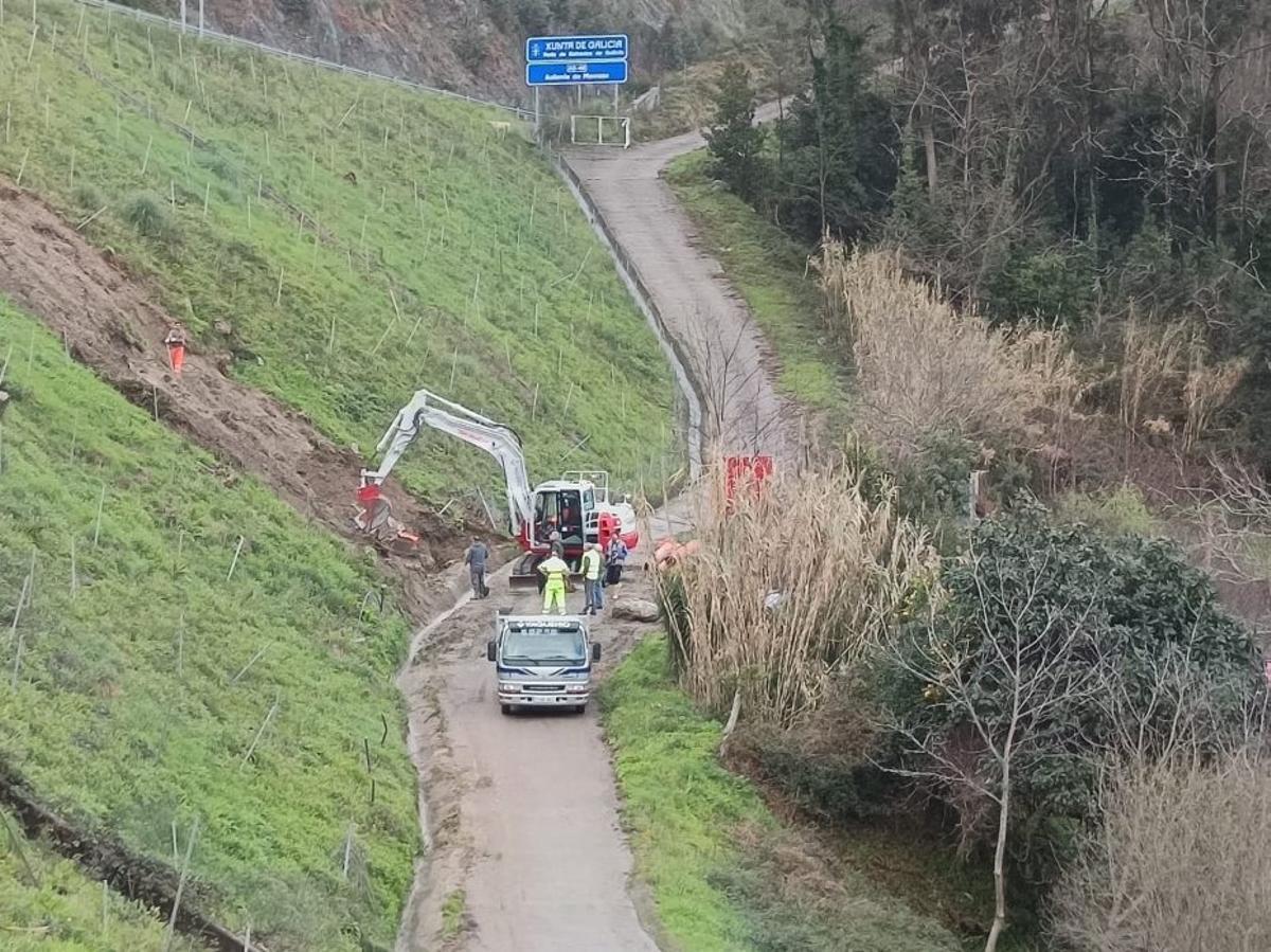 Trabajos ayer para la contención del talud. | G. NÚÑEZ