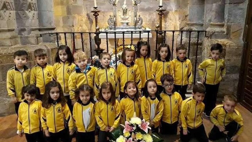 Una de las clases participantes en la ofrenda.