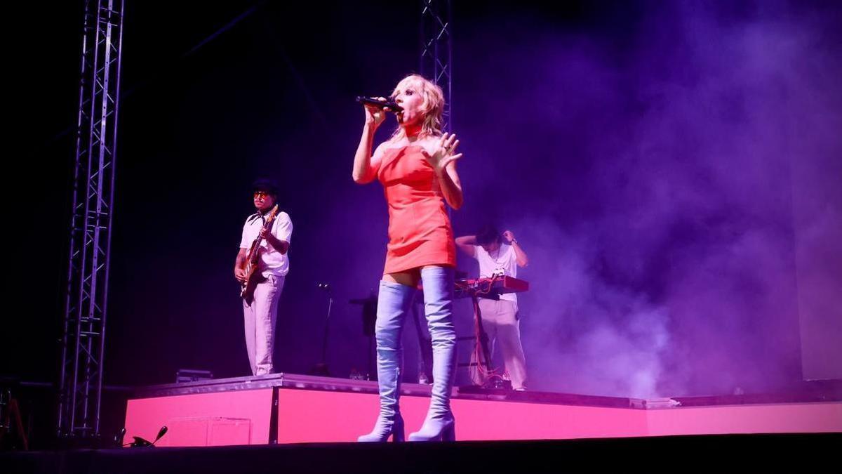 Ana Torroja actuando el jueves 20 de agosto por la noche en Onda.