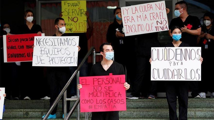 Médicos que enfrentan la pandemia en Panamá llevan meses sin cobrar