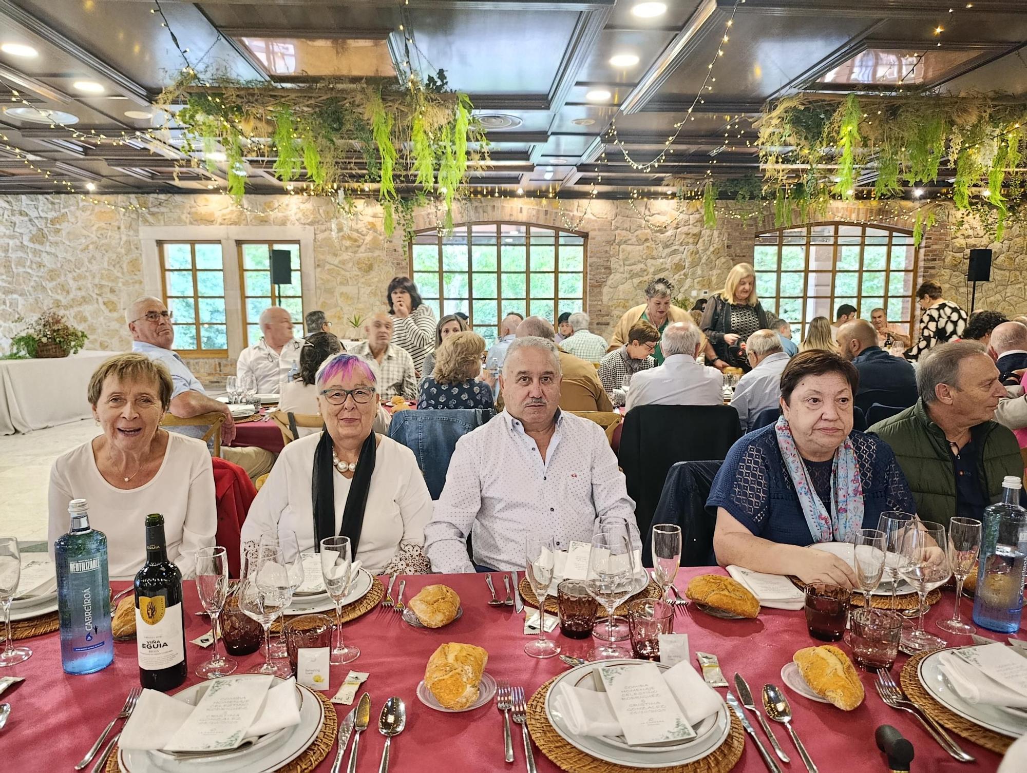 Emotivo y multitudinario homenaje a los sanitarios de Villabona