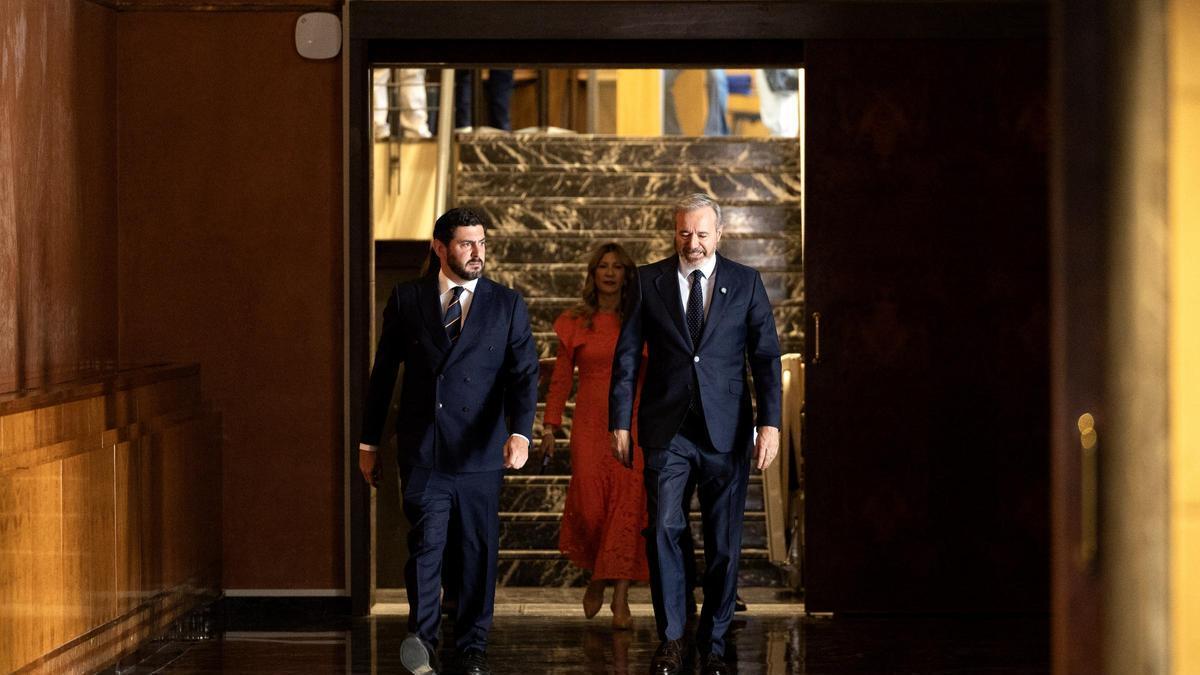 Alejandro Nolasco (Vox) y Jorge Azcón (PP), el pasado miércoles de camino al anuncio del pacto por la gobernabilidad.
