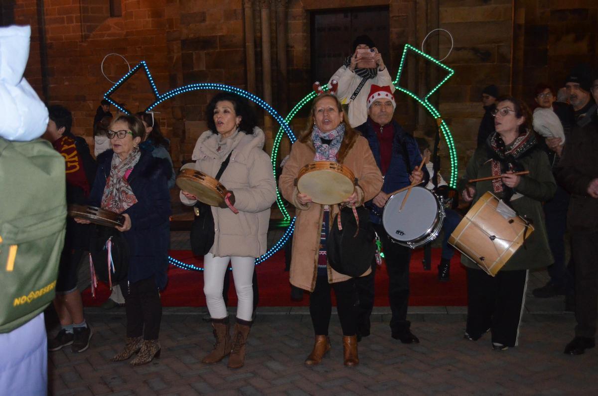 Gran animación en la Plaza de Santa María de Benavente.