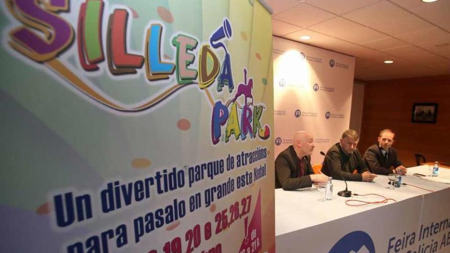 Lito Garrido, Manuel Cuiña y Ricardo Durán presentaron la iniciativa ayer en la feria. // Bernabé/Gutier