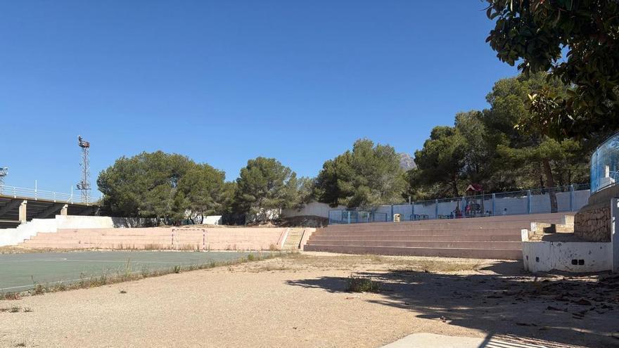 La huelga educativa pone el foco en el deterioro del Vasco Núñez de Balboa y los graves riesgos de seguridad en el Mediterrània de Benidorm