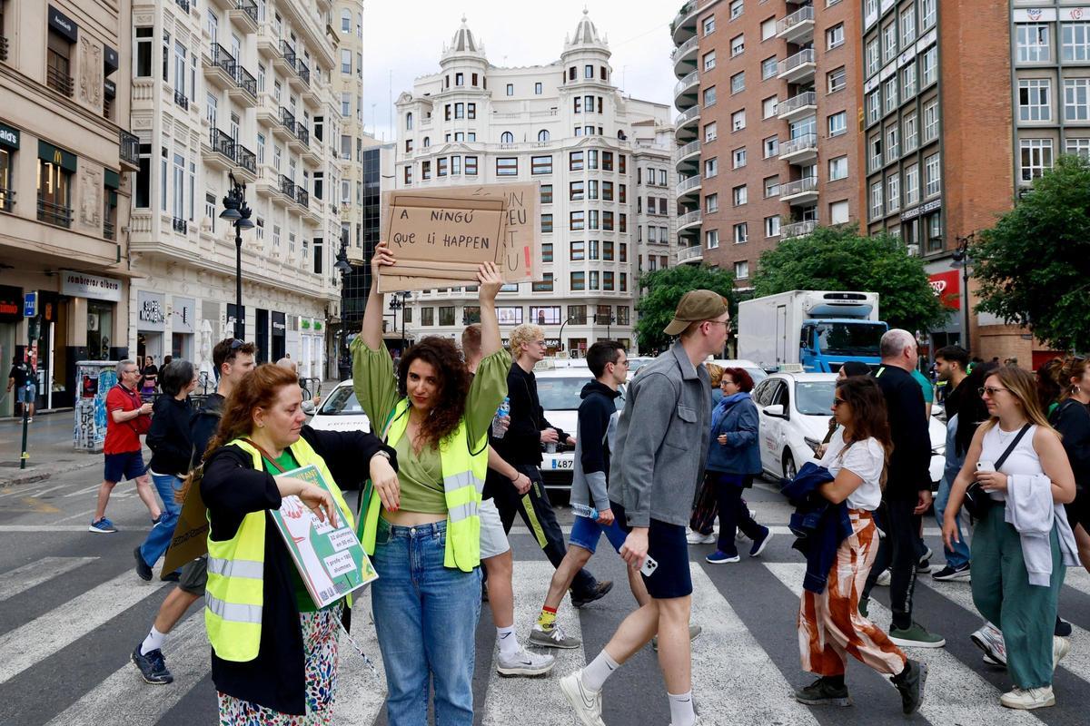 Taxistas y docentes colapsan el centro de València con sus protestas
