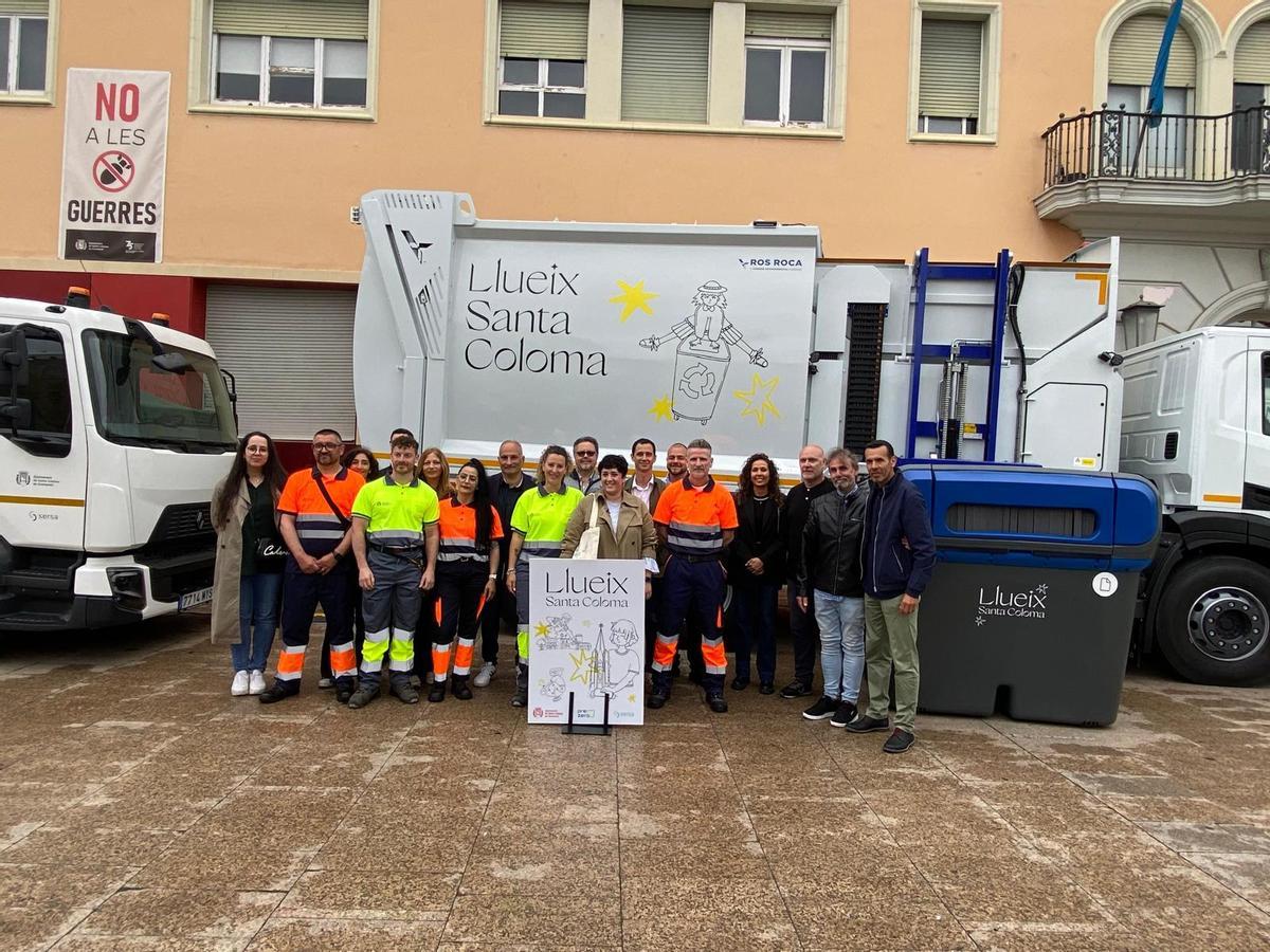 El acto ha servido para mostrar los nuevos vehículos y contenedores de limpieza viaria de Santa Coloma