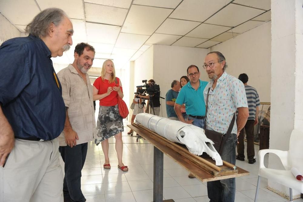 Exposición junto a las vías de Santiago el Mayor para colaborar con la Plataforma Pro Soterramiento