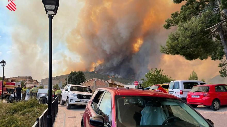 Incendio de Bejís: Cruz Roja monta en Segorbe de un segundo albergue para acoger a 68 desalojados de un campamento
