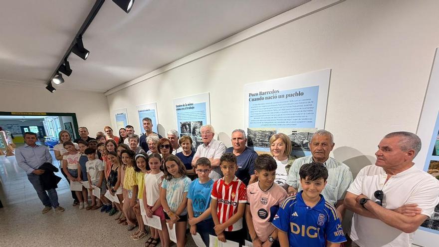 Lección de memoria minera en Barredos por los 50 años de su colegio