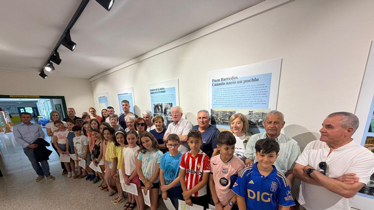 Inauguración de la exposición “Barredos: un pasado minero, un futuro con memoria” en el colegio Maximiliano Arboleya, en Laviana