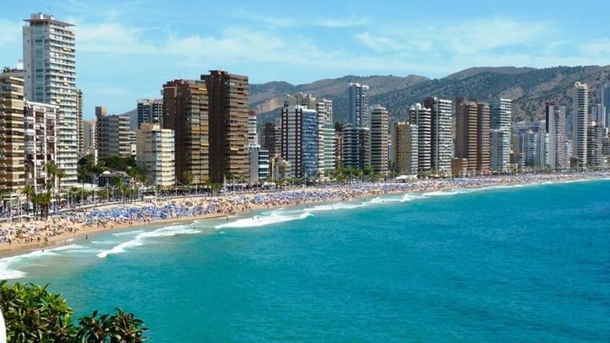 Muere un zaragozano de 78 años en una playa de Benidorm