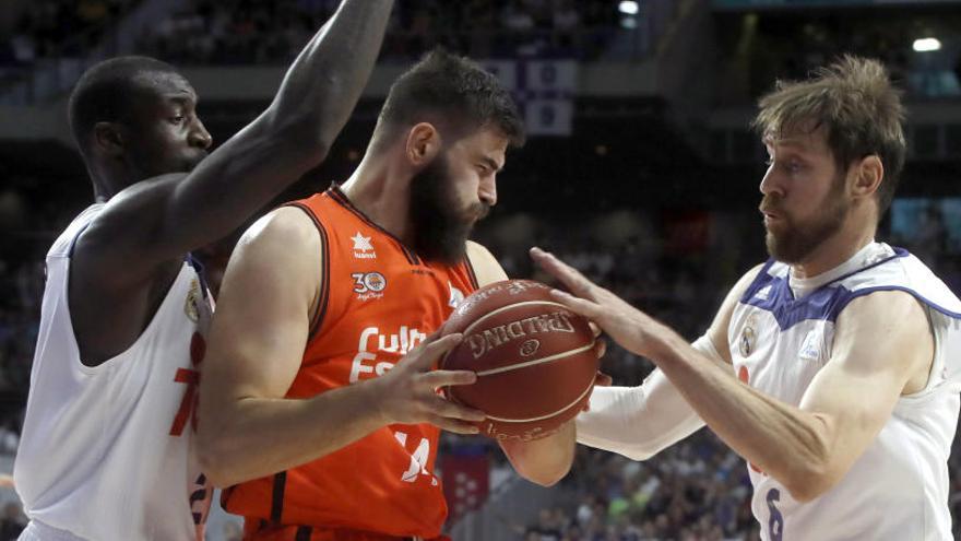 El Valencia Basket supera al Real Madrid e iguala la final