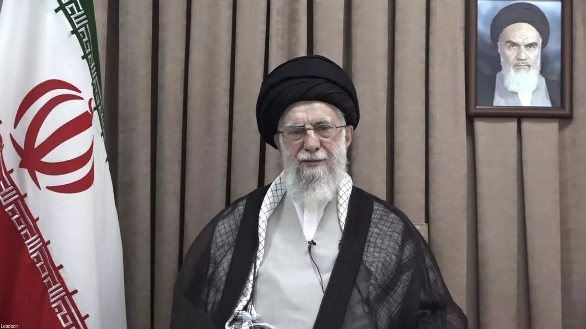 El ayatolá Jameneí avisa a Trump que una "intervención militar" de EEUU en Irán "causará daños irreparables"