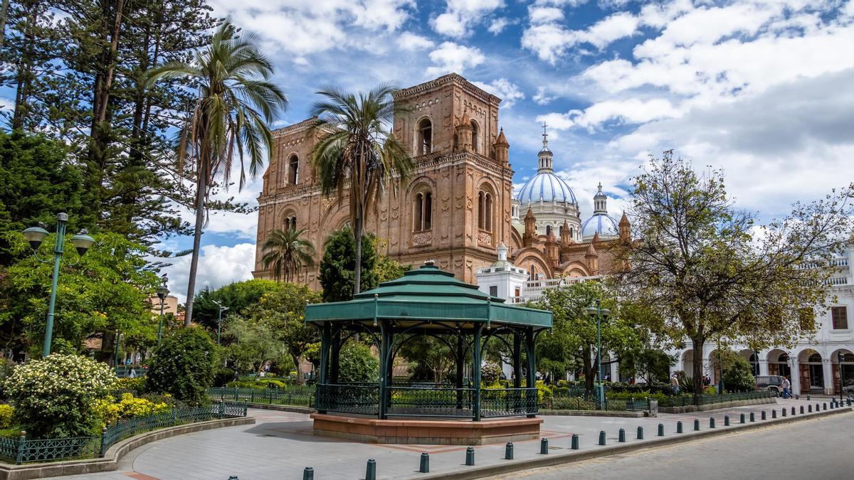 La Catedrál Nueva, con cúpulas azules, es el símbolo más reconocible de la ciudad