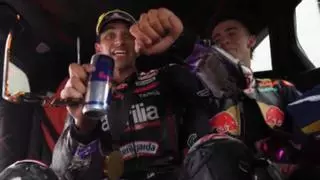 La divertida reacción de Acosta a la caída de Martín haciendo el 'caballito': "Se te había ido la costumbre"