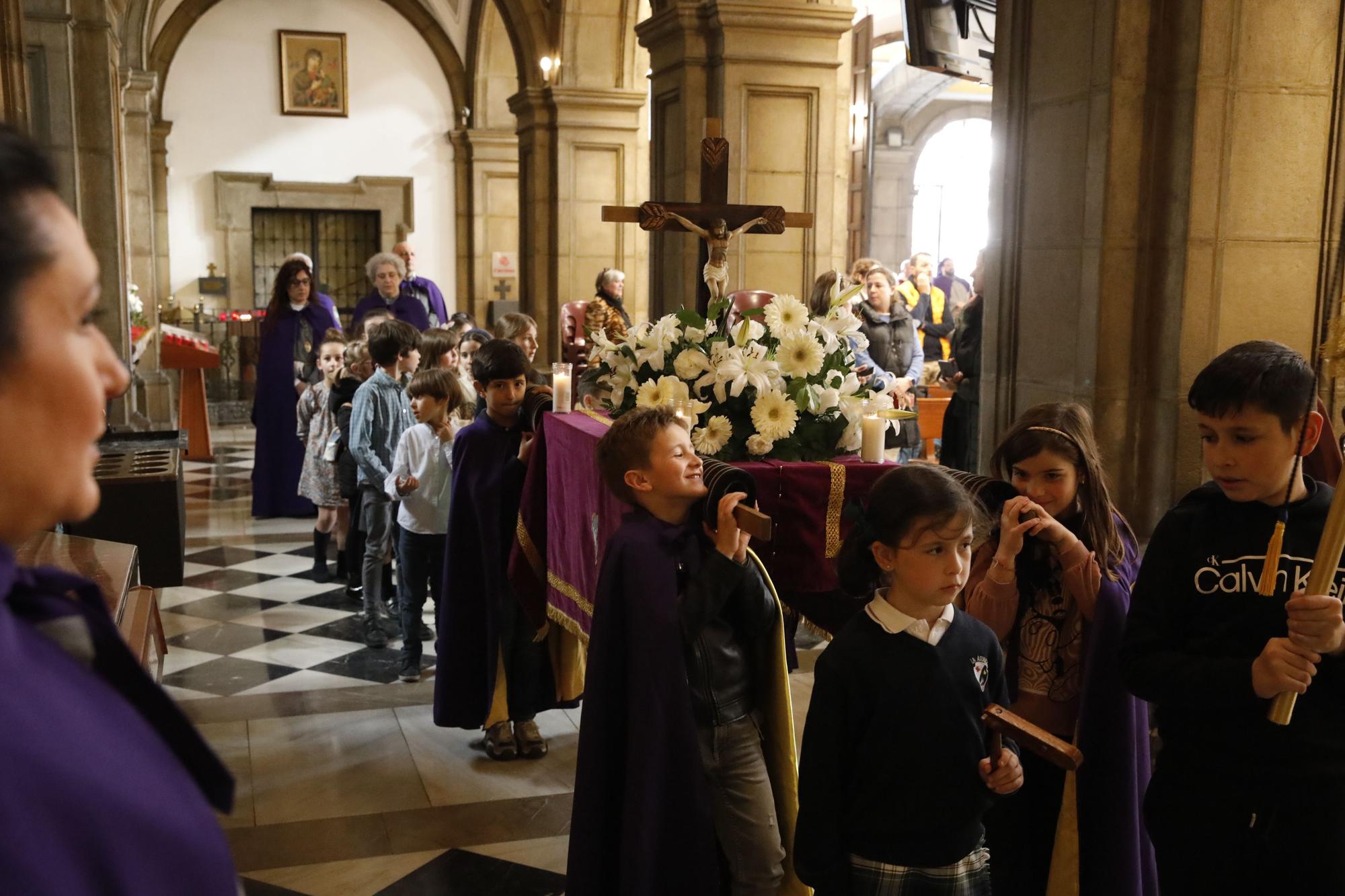 En imágenes: El Vía Crucis de los niños adelanta en San José la Semana Santa de Gijón