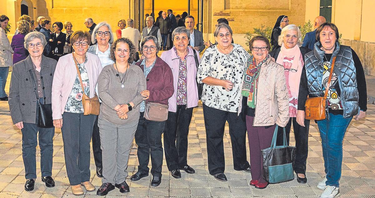Algunas de las oblatas que han trabajado o trabajan en Mallorca, momentos antes de la presentación, el pasado jueves, del libro sobre sus cien años de presencia en la isla