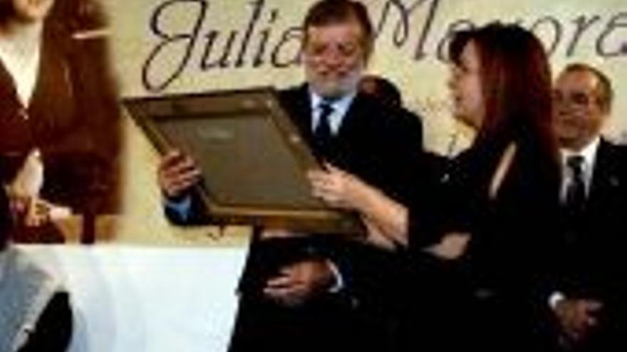 IBARRA RECIBE EN ALANGE EL PRIMER PREMIO JULIA MAYORAL