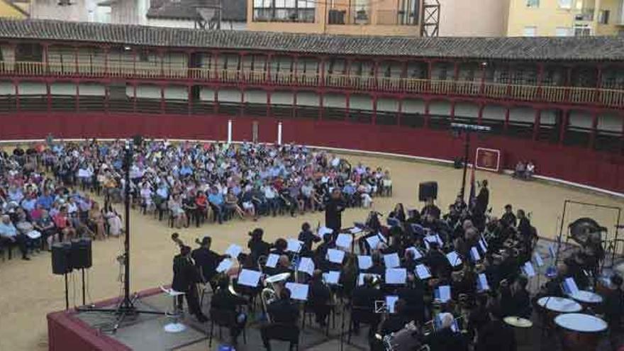 Recital solidario de la Unión Musical de Pozuelo de Alarcón en el coso toresano