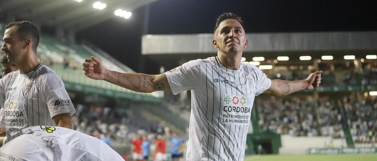 Carracedo celebra un gol en El Arcángel.