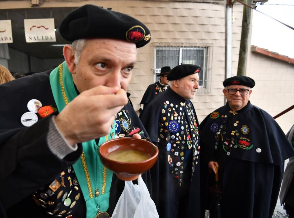 Fiestas gastronómicas en Pontevedra: Mourente se congrega alrededor de una taza de su caldo