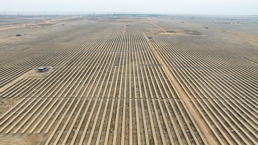 Construyen el mayor parque fotovoltaico del mundo, que se ve desde el espacio
