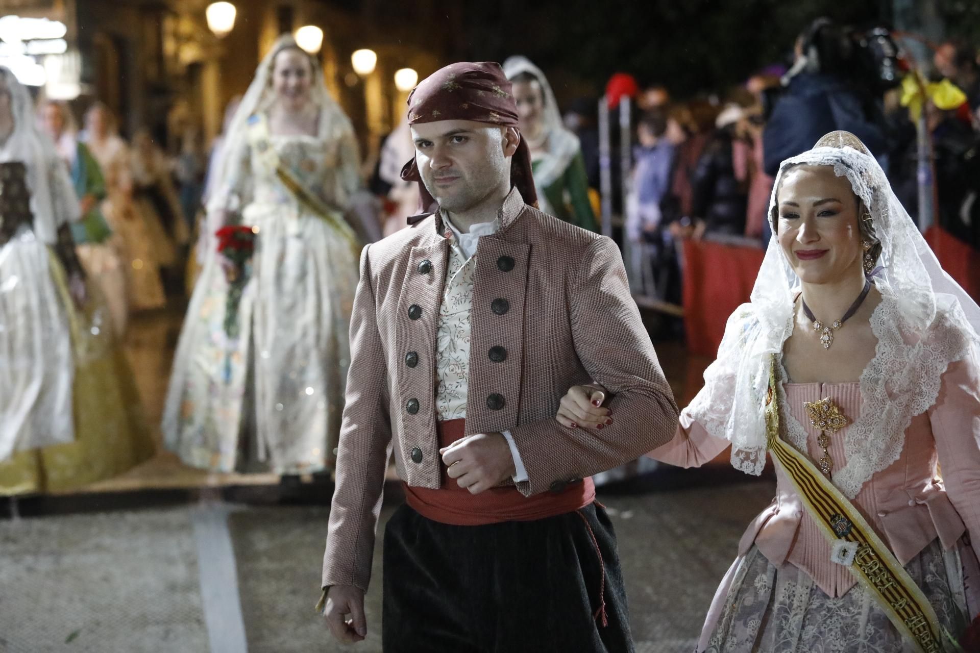 Búscate en el primer día de ofrenda por la calle Quart (entre las 20:00 a las 21:00 horas)