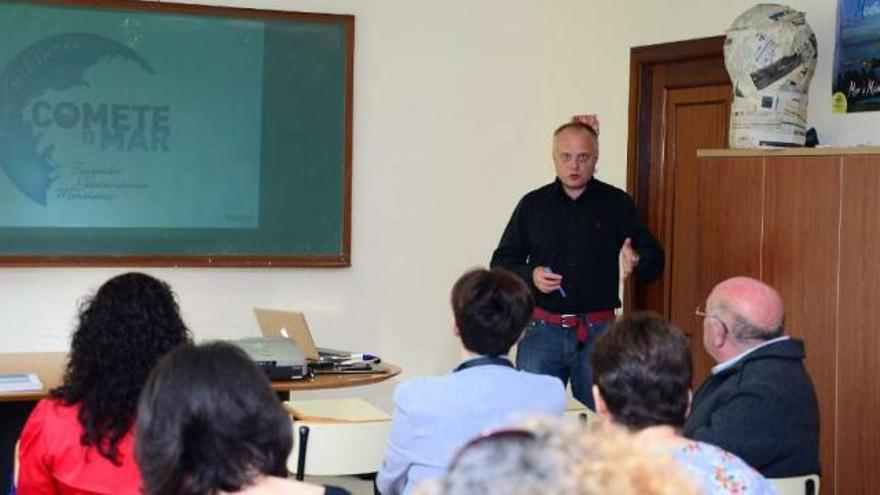 Un momento de la presentación, ayer en la Casa da Mocidade de Moaña.  // Gonzalo Núñez