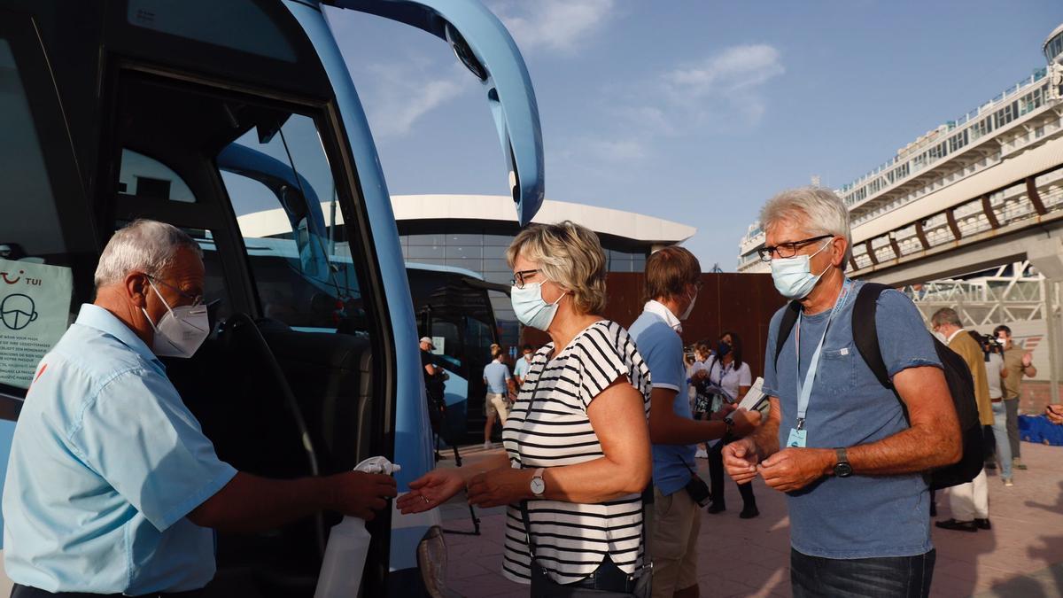 Llegada del primer crucero a Málaga tras el inicio de la pandemia