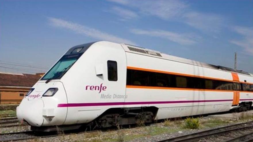 Renfe recupera este domingo dos trenes diarios entre Extremadura y Sevilla, pero otros dos siguen por carretera desde Zafra