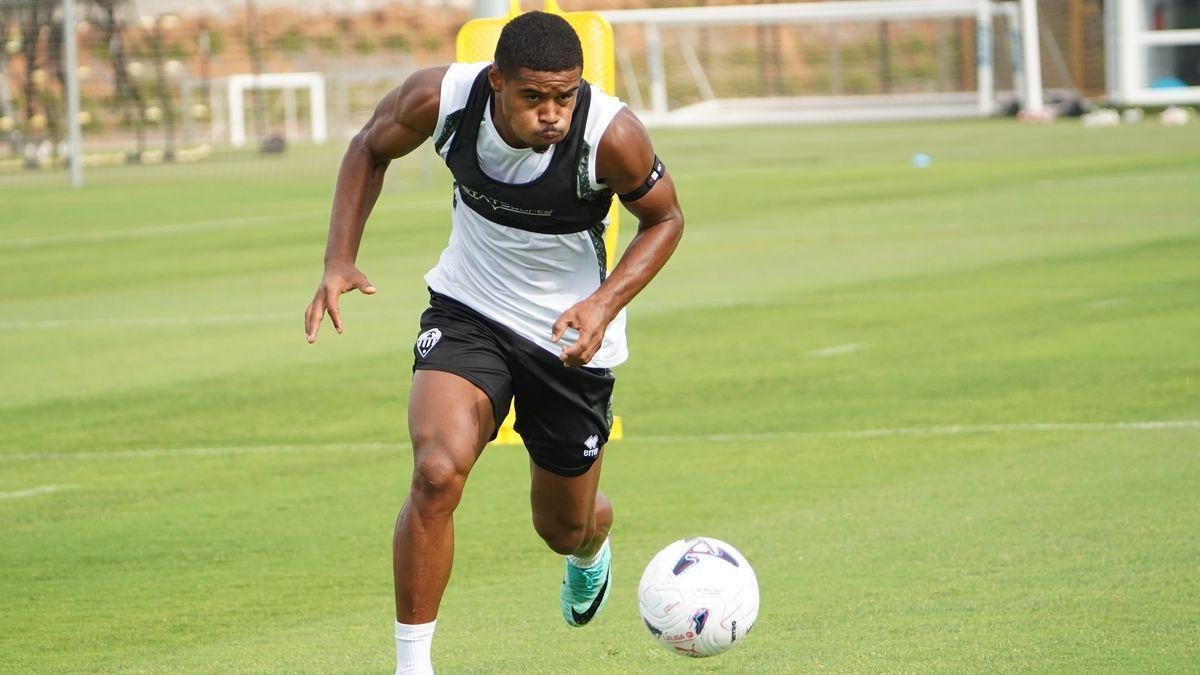 Douglas Aurélio, en un entrenamiento del Castellón de esta primera semana de la pretemporada.