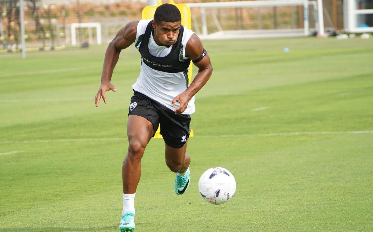 Douglas Aurélio, en un entrenamiento del Castellón de esta primera semana de la pretemporada.