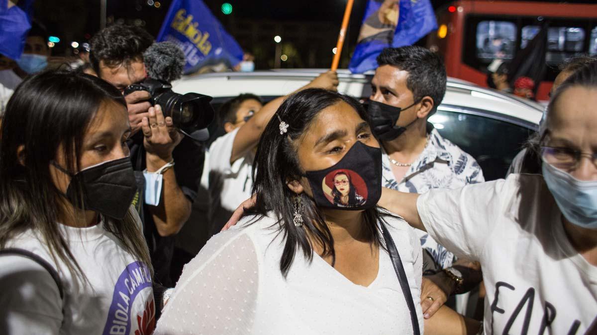 Fabiola Campillai, la mujer que perdió la vista, el oído y el olfato por el gas lacrimógeno en las protestas, es ahora senadora chilena.