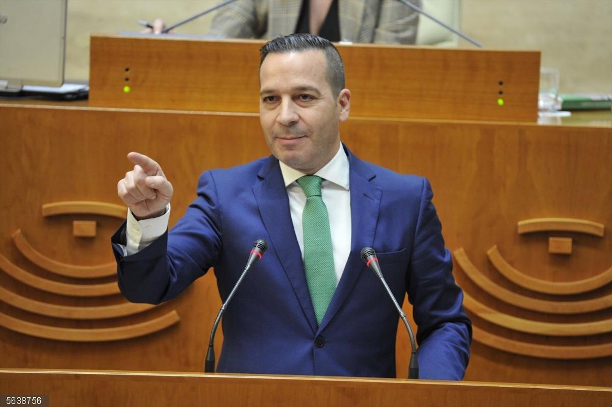 El presidente-portavoz del Grupo Parlamentario Vox en la Asamblea de Extremadura, Óscar Fernández Calle.