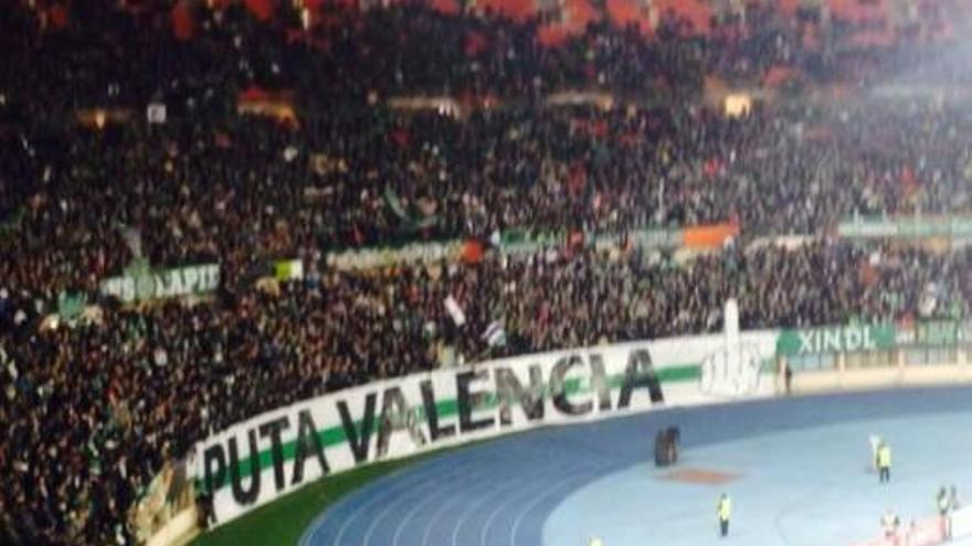 La pancarta en el estadio vienés.