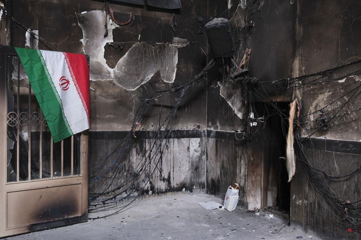 Interior quemado de la mezquita Beheshti, del oriental barrio de Tehranpars, en la capital de Irán, durante las protestas que sacudieron el país desde finales de diciembre de 2025 y que fueron sofocadas violentamente por la República Islámica.