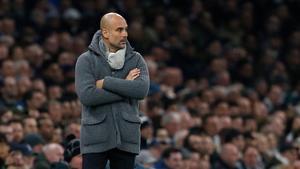 Guardiola observa el juego durante el Tottenham-Manchester City de la Champions.