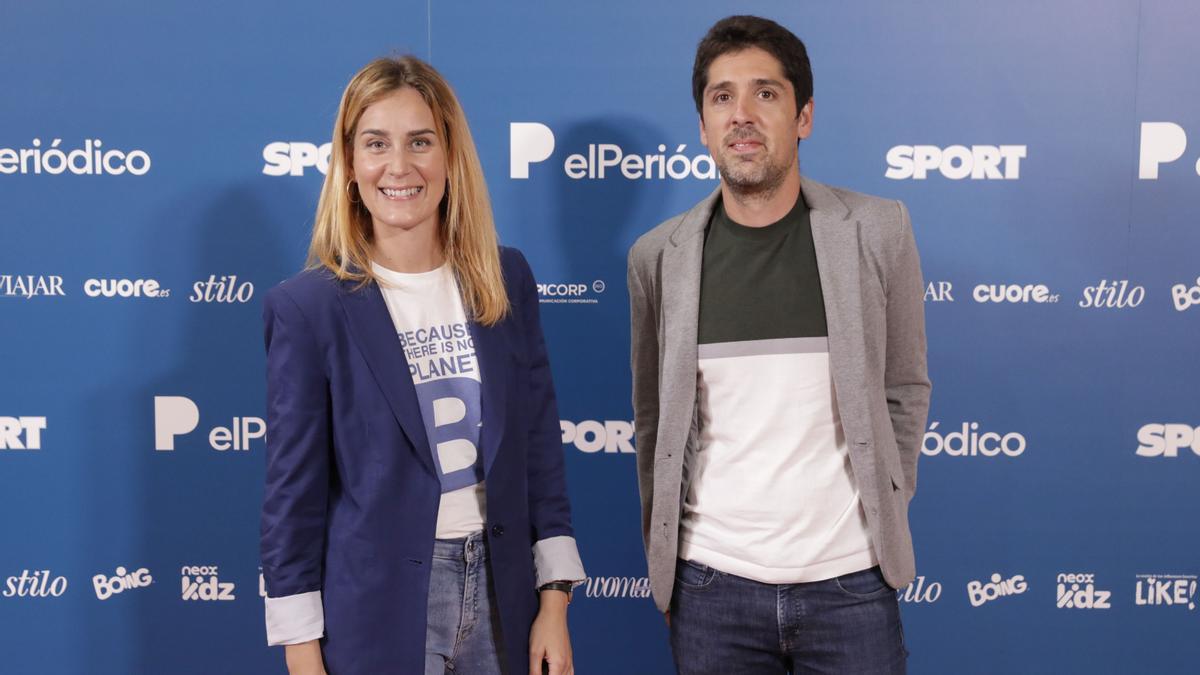 Jessica Albiach y David Cid, diputados de En Comú Podem, ante el photocall.