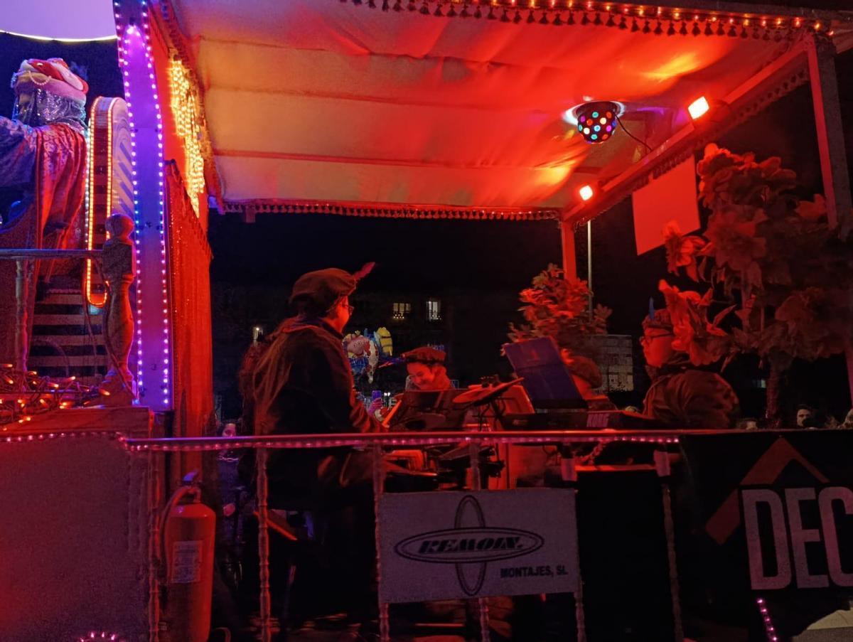 Los Reyes desbordan Lugones en una cabalgata de récord