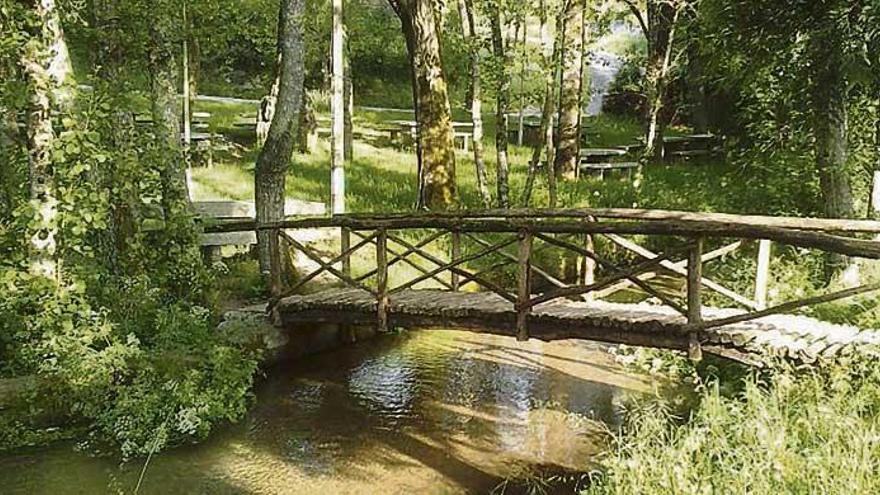 Área recreativa del río Caselas, en Cabreira.  // FdV