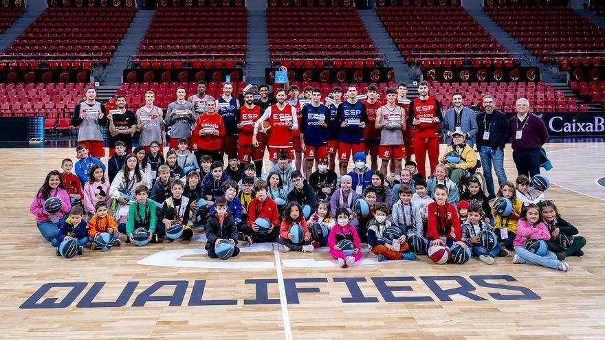 Visita de los niños de Aspanoa a la selección española de baloncesto: Un equipo muy grande