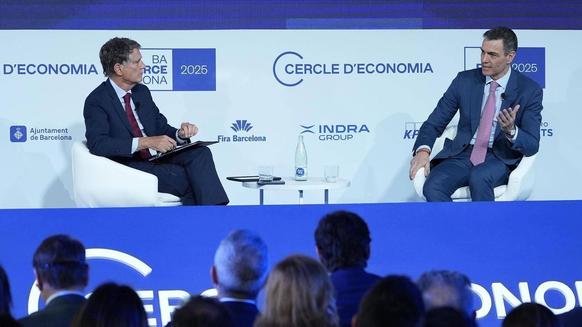 El presidente del Gobierno, Pedro Sánchez, con el presidente del Cercle d’Economia, Jaume Guardiola. El presidente del Gobierno, Pedro Sánchez, con el presidente del Cercle d’Economia, Jaume Guardiola.